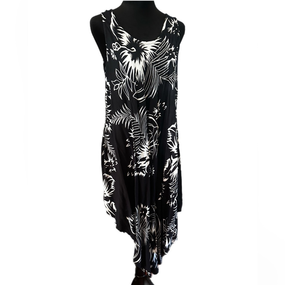 Beach Angels Black and White Floral Cover up Dress. Free Size.